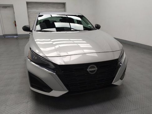 Used 2024 Nissan Altima 2.5 SV image 14