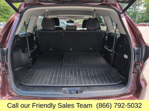 Used 2018 Toyota Highlander XLE AWD/4WD image 25