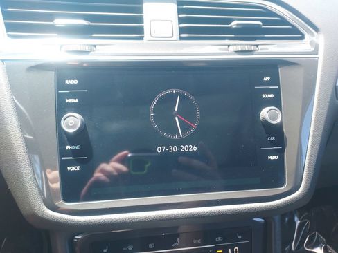 Used 2023 Volkswagen Tiguan SE w/ Panoramic Sunroof Package FWD image 12