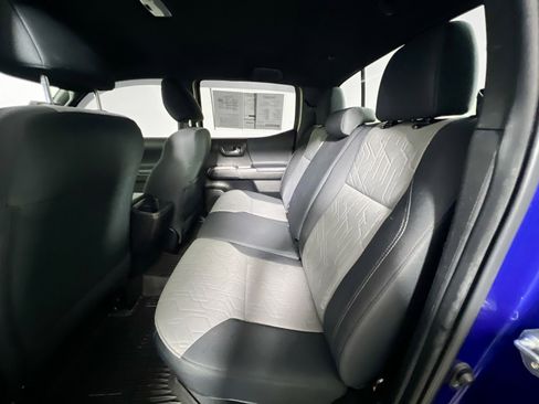 Used 2022 Toyota Tacoma TRD Off-Road image 29