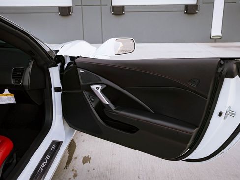 Used 2016 Chevrolet Corvette Z06 w/ Chrome Badge Package image 24