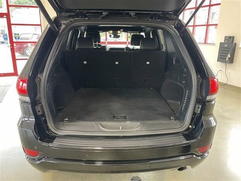 Used 2017 Jeep Grand Cherokee Altitude AWD/4WD image 30