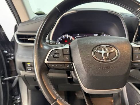 Used 2023 Toyota Highlander XLE AWD/4WD image 16