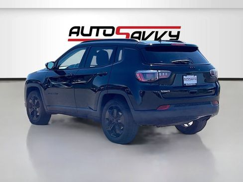 Used 2018 Jeep Compass Latitude FWD image 5