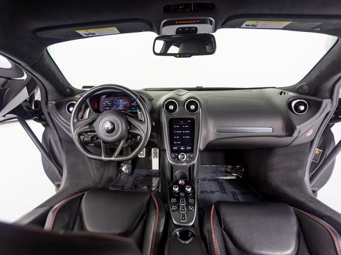 Used 2022 McLaren GT image 28