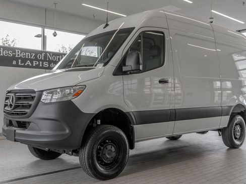 Used 2025 Mercedes-Benz Sprinter 2500 image 3