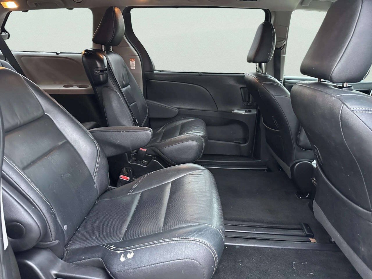 Used 2015 Toyota Sienna SE FWD image 18