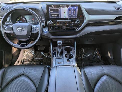 Used 2020 Toyota Highlander Platinum FWD image 18