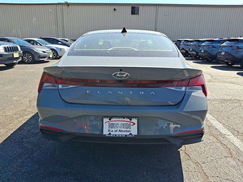 Used 2023 Hyundai Elantra SEL w/ Convenience Package FWD image 15
