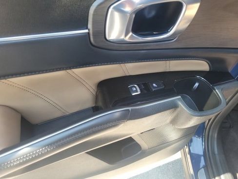 Certified 2025 Kia Sorento SX Prestige w/ Olive Brown Leather Package AWD/4WD image 19