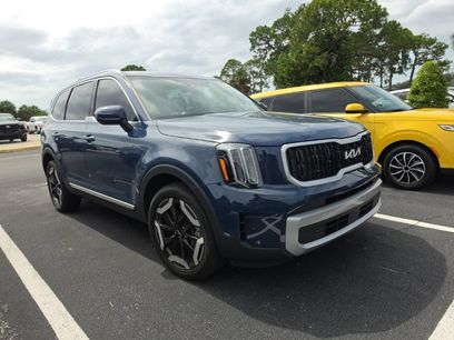 Certified 2023 Kia Telluride EX w/ EX Captain's Chair Package