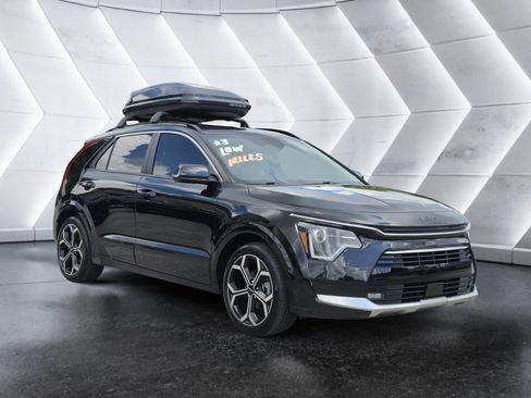 Used 2023 Kia Niro EX Touring FWD image 1