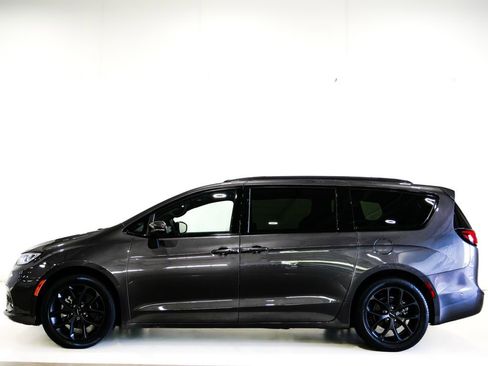 Used 2023 Chrysler Pacifica Touring-L w/ S Appearance Package FWD image 5