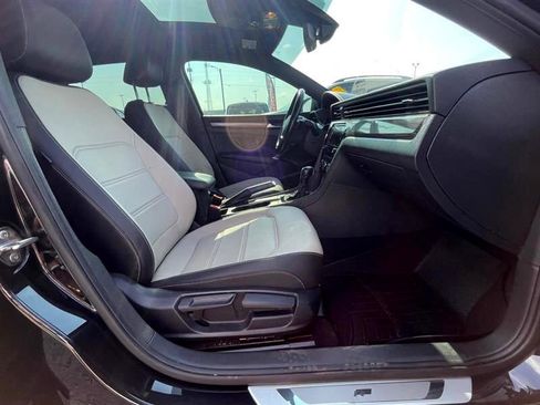 Used 2022 Volkswagen Passat 2.0T R-Line image 13