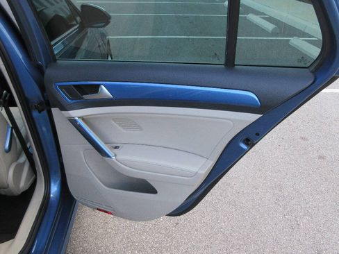 Used 2015 Volkswagen e-Golf SEL Premium FWD image 22