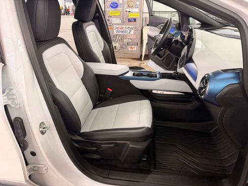 Used 2024 Chevrolet Equinox EV LT w/ LPO, Trailering Package image 31