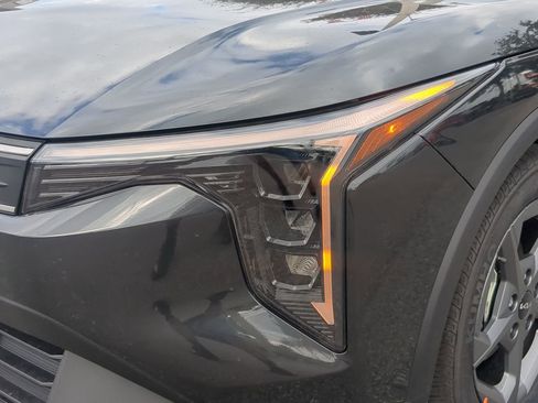 New 2025 Kia K4 LXS image 9