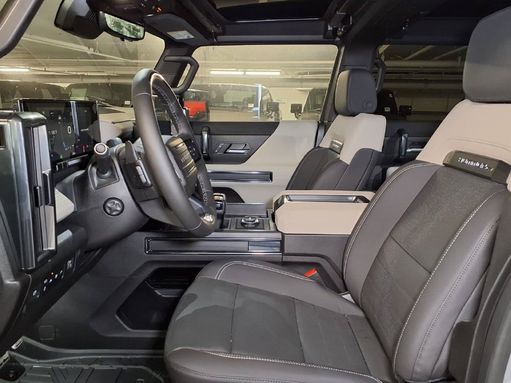 Used 2026 GMC Hummer EV SUV w/ LPO, Illumination Package AWD/4WD image 15
