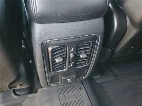 Used 2017 Jeep Grand Cherokee Altitude image 17