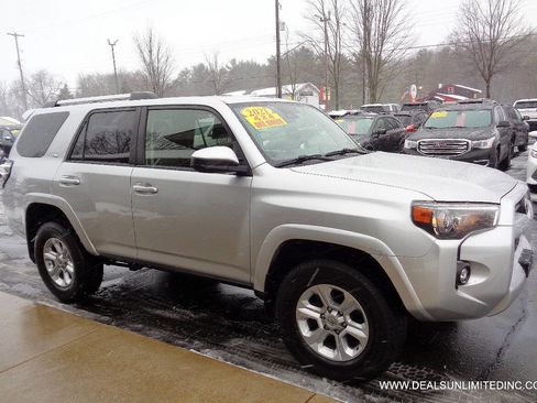 Used 2021 Toyota 4Runner SR5 image 2