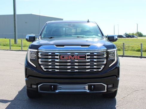 Used 2024 GMC Sierra 1500 Denali w/ Technology Package AWD/4WD image 4