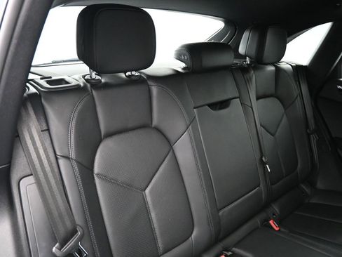 Certified 2021 Porsche Macan image 12