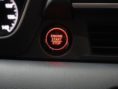 Used 2025 Honda Pilot EX-L image 28