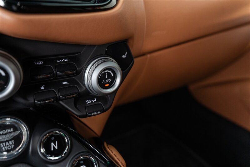 Used 2020 Aston Martin V8 Vantage Coupe RWD image 90
