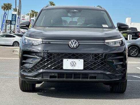 New 2026 Volkswagen Tiguan SE R-Line FWD image 3