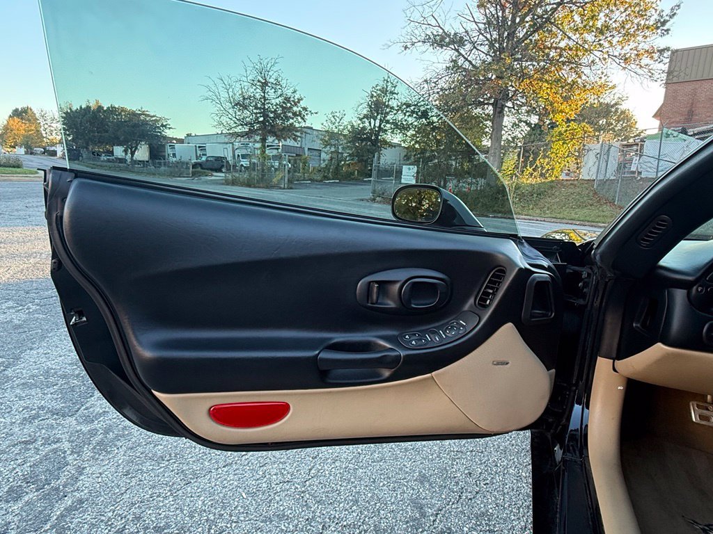 Used 2004 Chevrolet Corvette Coupe RWD image 36