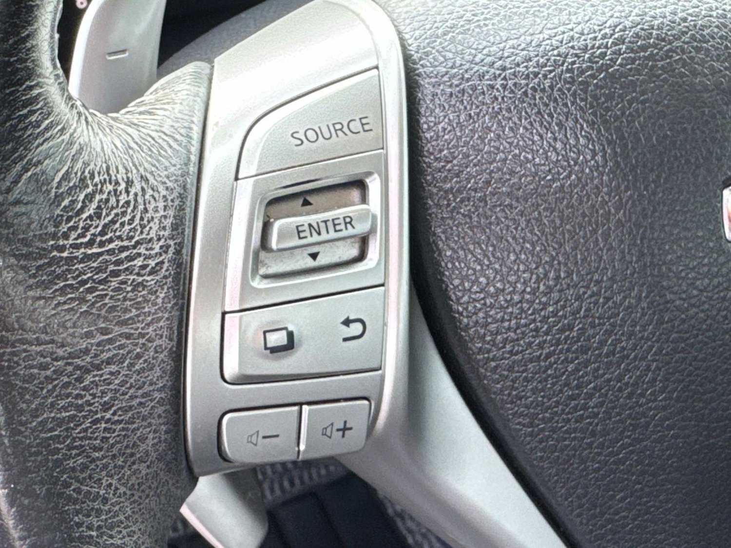 Used 2016 Nissan Altima 2.5 SR w/ Interior Lighting Package FWD image 32