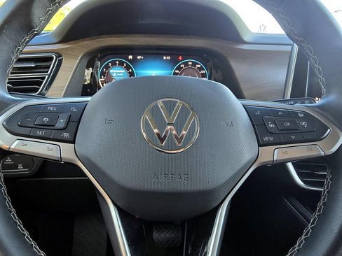 Used 2024 Volkswagen Atlas SE AWD/4WD image 13