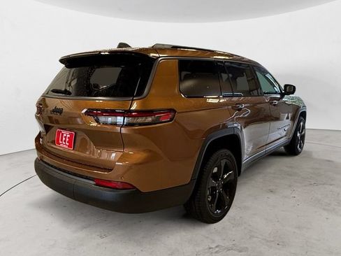 New 2026 Jeep Grand Cherokee L Limited w/ Limited Altitude Package AWD/4WD image 6