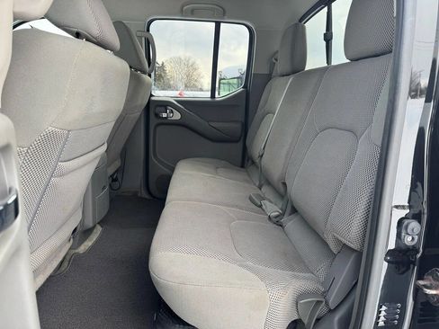 Used 2016 Nissan Frontier SV image 11