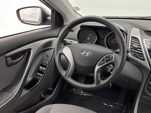Used 2016 Hyundai Elantra SE image 23