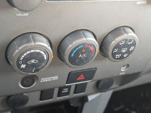 Used 2006 Nissan Titan SE image 10