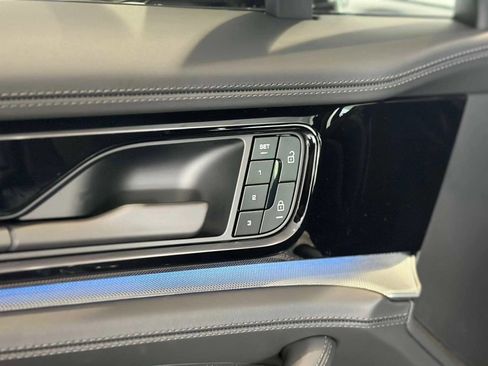 Certified 2025 Porsche Panamera 4 AWD/4WD image 47