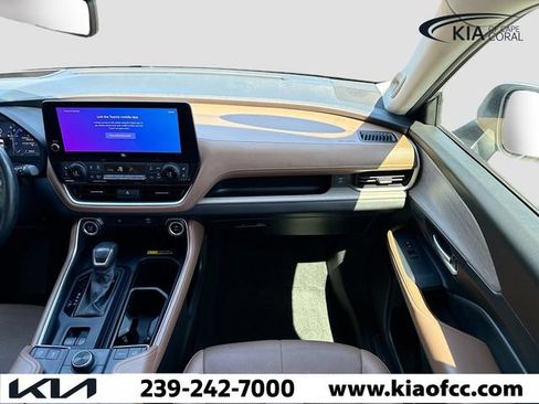 Used 2024 Toyota Grand Highlander AWD image 19