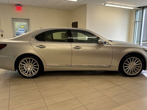 Used 2013 Lexus LS 460 w/ Comfort Pkg RWD image 3