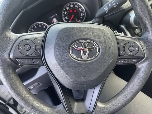 Used 2022 Toyota RAV4 LE image 11