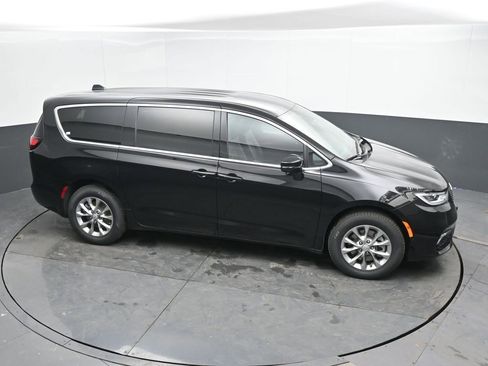 New 2026 Chrysler Pacifica Select AWD/4WD image 33