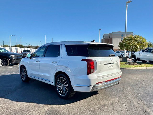Used 2023 Hyundai Palisade Calligraphy w/ Winter Package FWD image 9