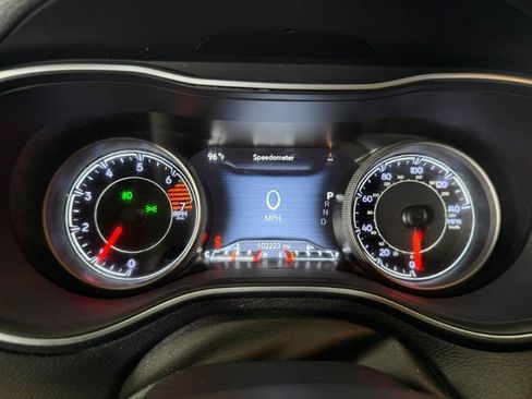 Used 2019 Jeep Cherokee Limited FWD image 10