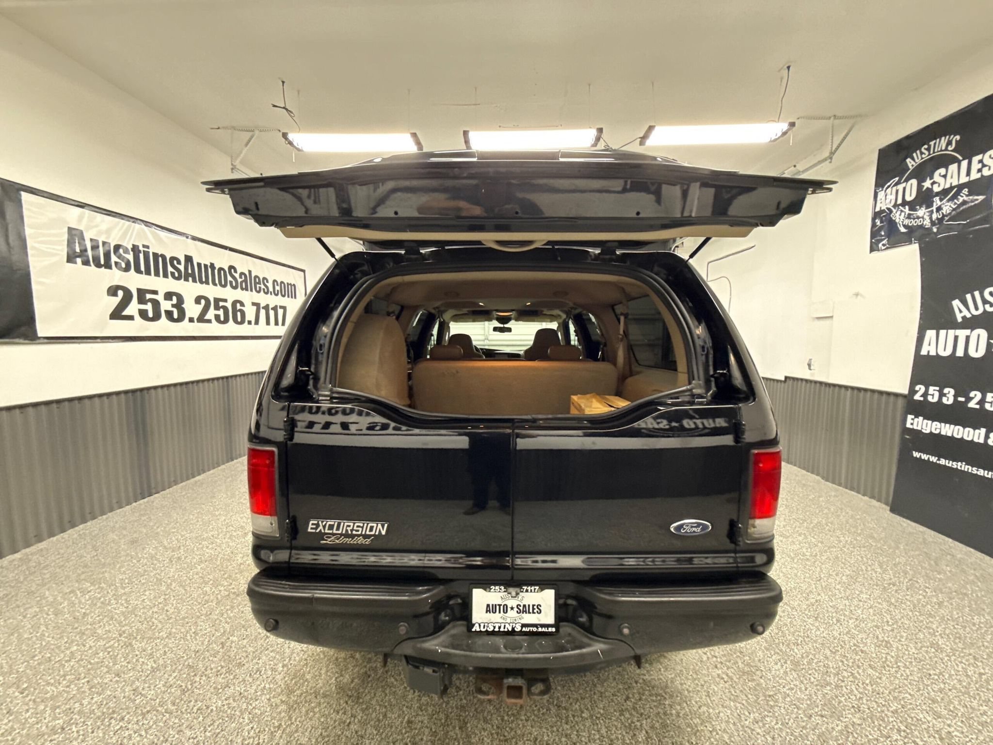 Used 2005 Ford Excursion Limited AWD/4WD image 9