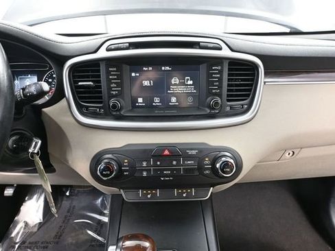 Used 2017 Kia Sorento LX w/ LX Convenience Package AWD/4WD image 29