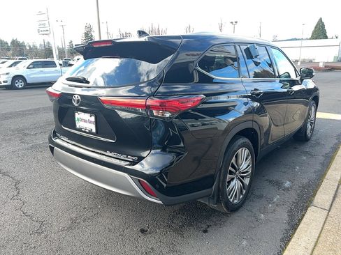 Used 2022 Toyota Highlander Limited image 11