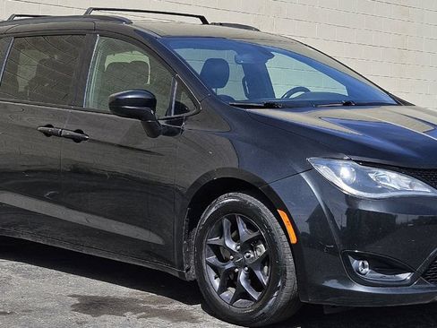 Used 2020 Chrysler Pacifica Touring-L Plus FWD image 7