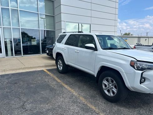 Used 2023 Toyota 4Runner SR5 AWD/4WD image 3