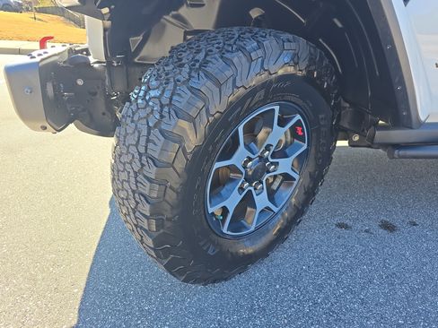 Used 2018 Jeep Wrangler Unlimited Rubicon w/ Dual Top Group image 35