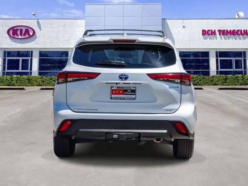 Used 2022 Toyota Highlander XLE FWD image 5